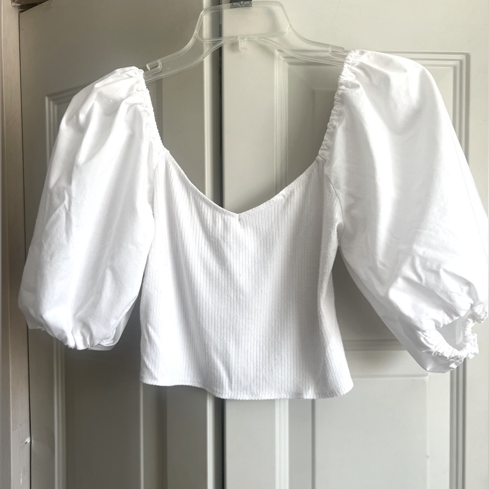 Abercrombie Cropped White Top with puffy Sleeves